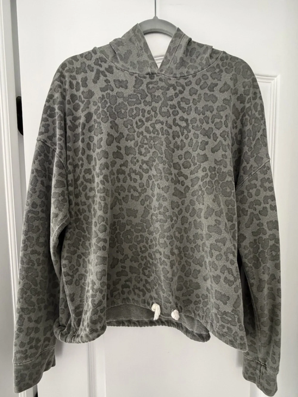 Sundry Leopard Print Drawstring Hem Hoodie Gray Large Size 3 Made in USA